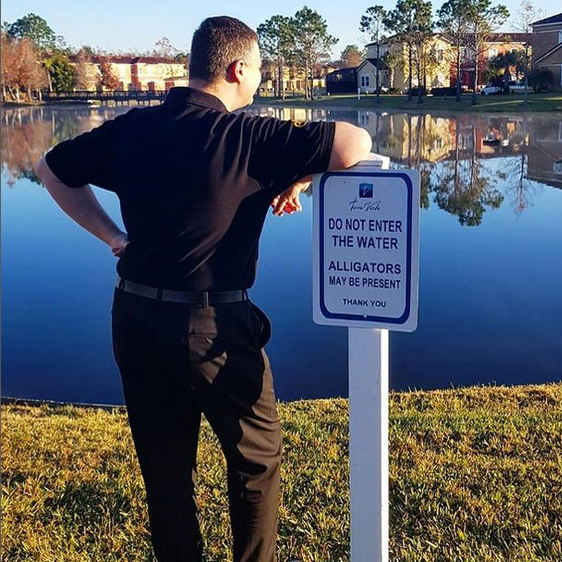 Nev in Florida with no swimming sign